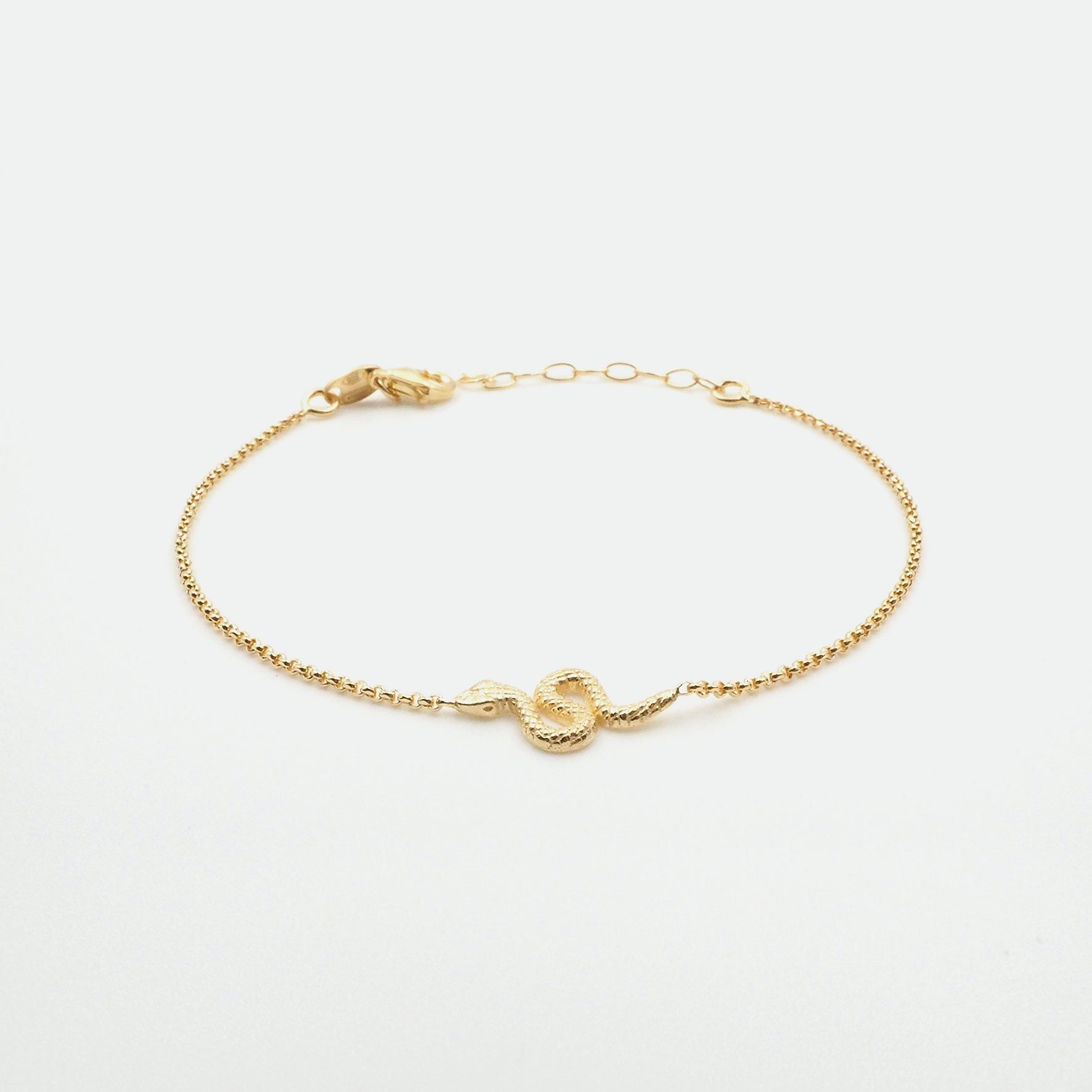 Silber Armbaender fuer Damen jetzt kaufen in unserem Onlineshop oder vor Ort in unserer Filiale in Basel